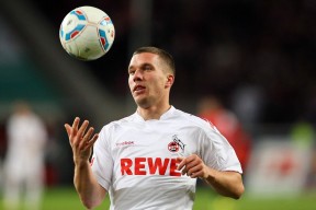 乐鱼体育app官网-王哲林内线统治力助上海队强势逆袭，王哲林来上海